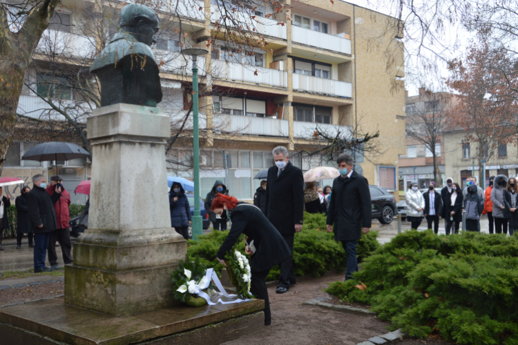 Móra Ferenc halálának 87. évfordulójára emlékeztek Kiskunfélegyházán