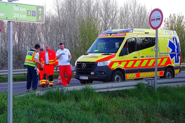 Mentőhelikopter vitte el a súlyosan megsérült biciklist 