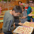 Mézes reggeli várta a Dózsa Iskola másodikos nebulóit