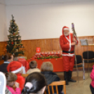 Gitározott és énekelt a Mikulás a gyerekeknek