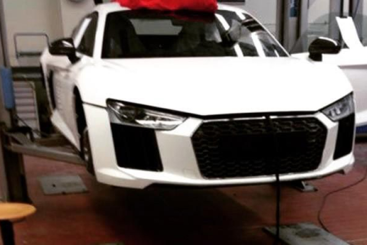 Szögletesre vált az Audi R8