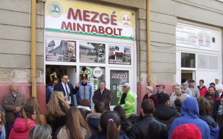 Megnyitotta kapuit a Mezgé Mintabolt