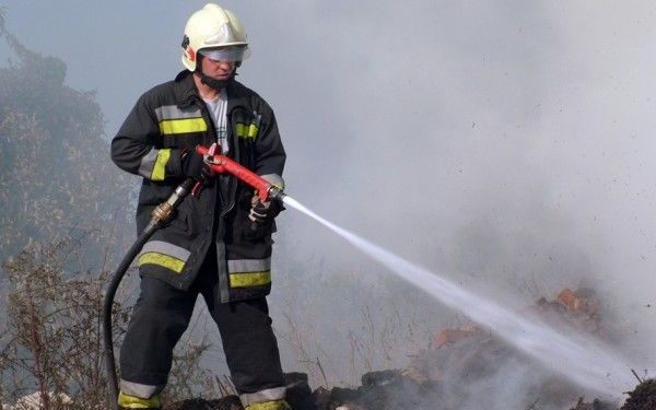 Kigyulladt egy mezőgazdasági telep Nyárlőrincen