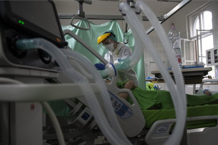 Átlépte a 20,8 milliót a világon a koronavírus-fertőzöttek száma