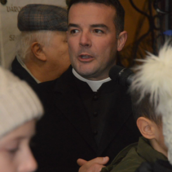 Az öröm lángja is fellobbant városunk adventi koszorúján