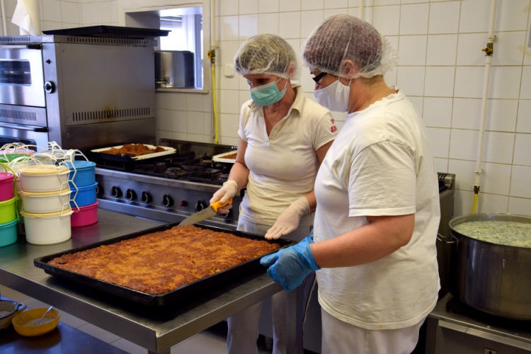 Kiemelt fontosságú munkát végeznek a Petőfiszállási Konyhán