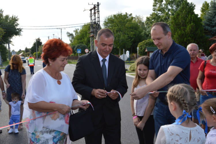 Táncparkettnek is bevált a Nefelejcs utca