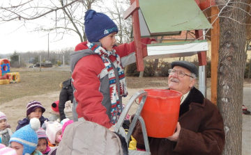 Madáretetés Petőfiszálláson