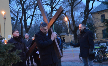 Keresztúttal emlékeztek meg Jézus Krisztus szenvedéseiről