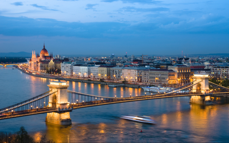 Mától vasárnapig jelentős forgalomkorlátozások lesznek Budapesten