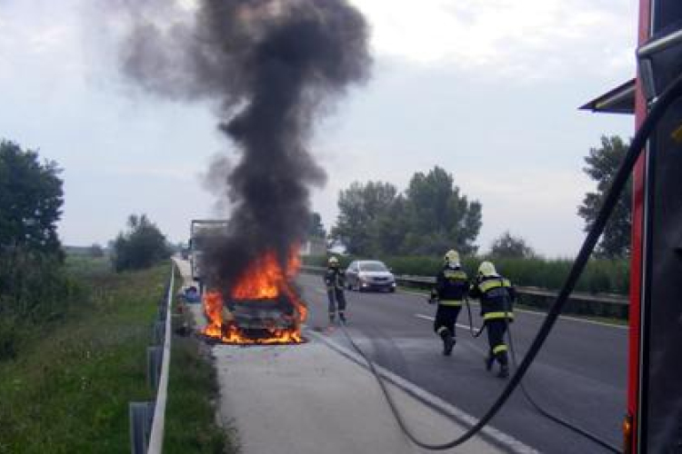Kigyulladt egy kamion az M5-ös autópályán Kistelek közelében