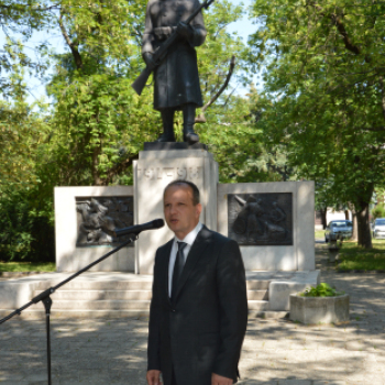 A háború áldozataira és hőseire emlékeztek