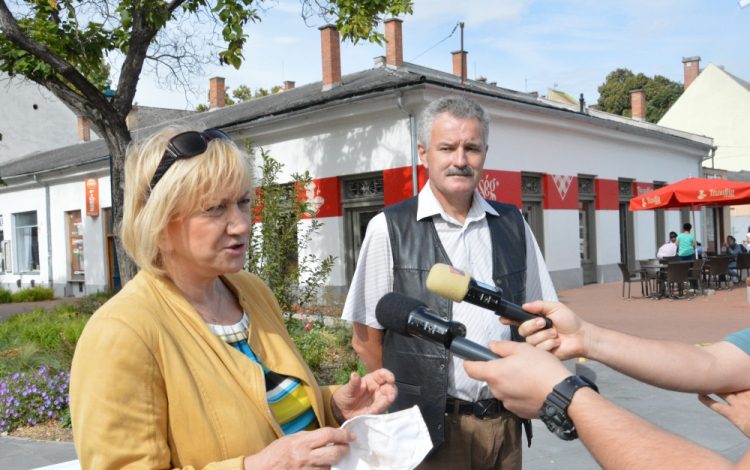 Aláírást gyűjt az LMP az alapvető élelmiszer árak áfájának csökkentésére