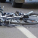 Mentőhelikopter vitte el a súlyosan megsérült biciklist 