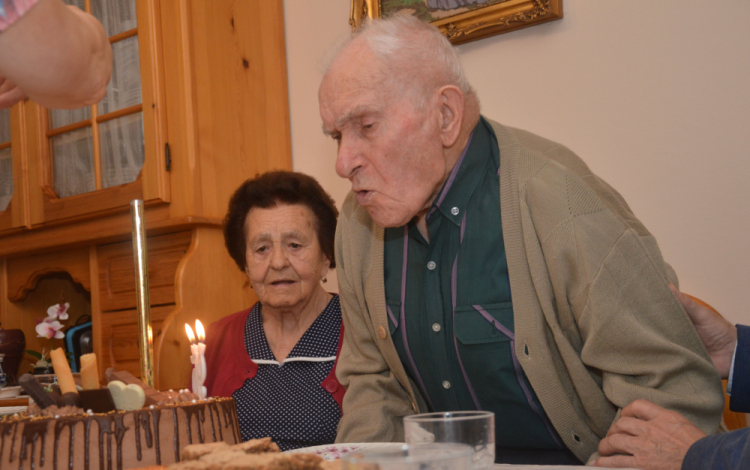 70 év boldog házasság áll a 95 éves Pista bácsi mögött