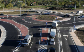 Turbó körforgalmak épülnek az M5-ös autópálya és az 54-es főút találkozásánál