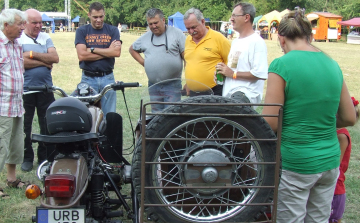 A fergeteges Oldalkocsis Motoros Találkozó kezdetét vette