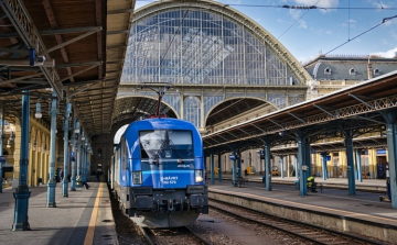 A téli szünetben is díjmentesen utazhatnak az alsó tagozatosok a MÁV-START, a GYSEV és a Volánbusz járatain