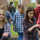 Vidám búcsú a sulitól: bolond ballagók a Kossuth utcán