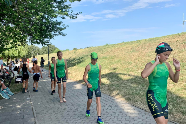 Itt a vakáció és dübörög a triatlon a Joggingnál