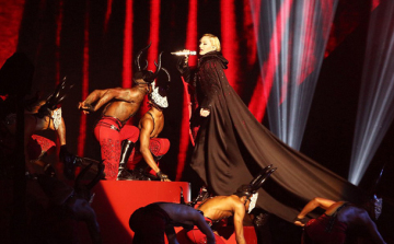 A kínos pillanat: Madonna tegnapi eséséről