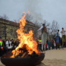 Parádés farsangi felvonulással és boszorkányégetéssel űzték el a telet Félegyházán