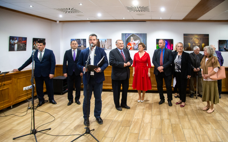 Üzbegisztánról nyílt kiállítása Ujvári Sándor fotóművésznek