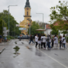Vidám búcsú a sulitól: bolond ballagók a Kossuth utcán