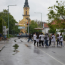 Vidám búcsú a sulitól: bolond ballagók a Kossuth utcán