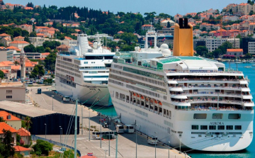 Turisták ellen lázadnak az „őslakosok” több üdülőparadicsomban