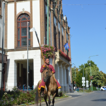 Felvonulással vette kezdetét a Kunfakó Ünnep