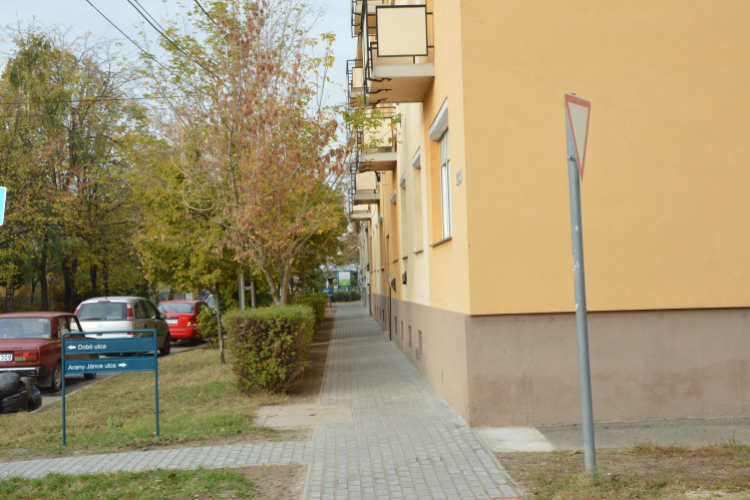 A Bajcsy utca egy járdaszakasza már megújult