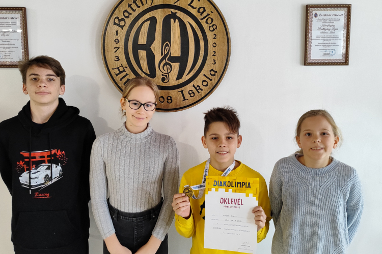 Diákolimpikonok úszása Kecskeméten