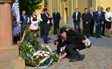 Trianon emlékére zúgtak a harangok