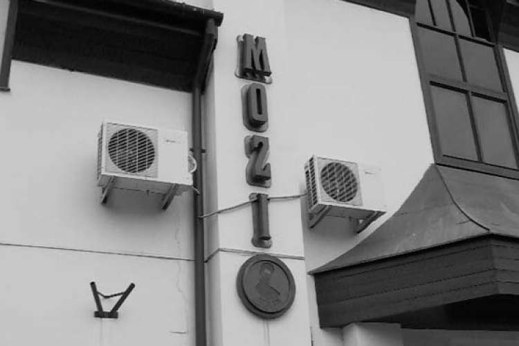 Megérkeztek a nézőtér székei