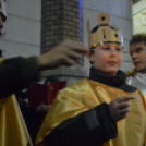 Fellobbant a harmadik gyertyaláng is