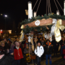 Fellobbant a harmadik gyertya lángja városunk adventi koszorúján