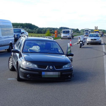 Baleset az M5-ösön, Petőfiszállásnál: átrepült kerék a szemközti sávba