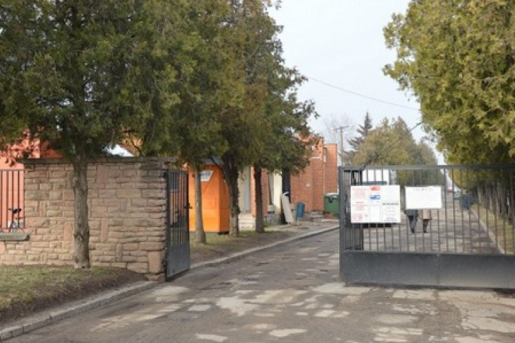 Új sorompós beléptetőrendszer a kiskunfélegyházi Felsőtemetőben