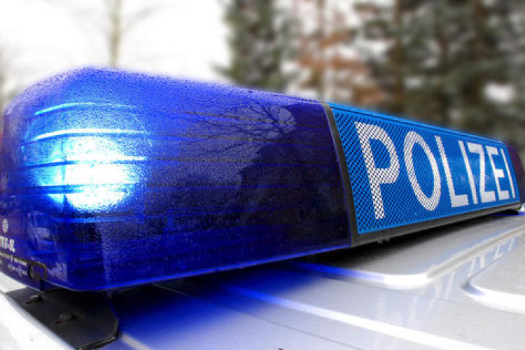 Gyalogosok közé hajtott egy autós Németországban szilveszter éjjel, többen megsérültek
