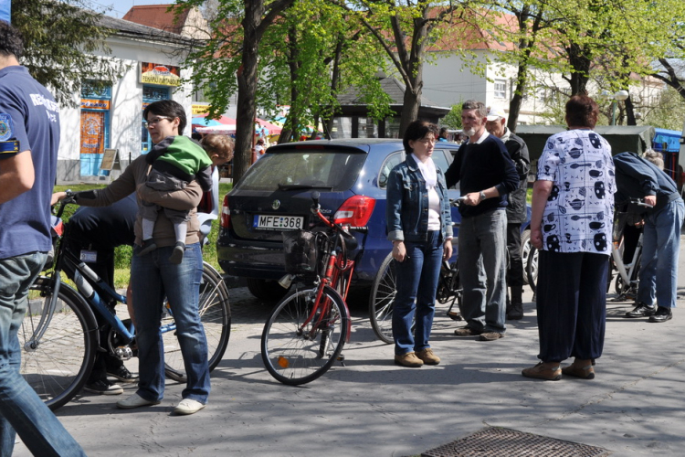 Kerékpár-regisztráció a Béke téren