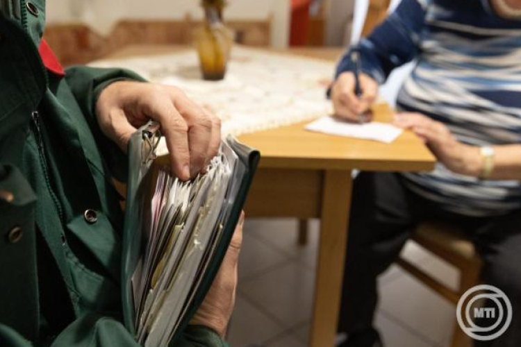 NGM: februárban egyszerre nagyobb összeget kapnak a nyugdíjasok