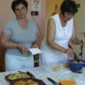 Kánikulában is szorgoskodnak a Tupperware Főzőklubban